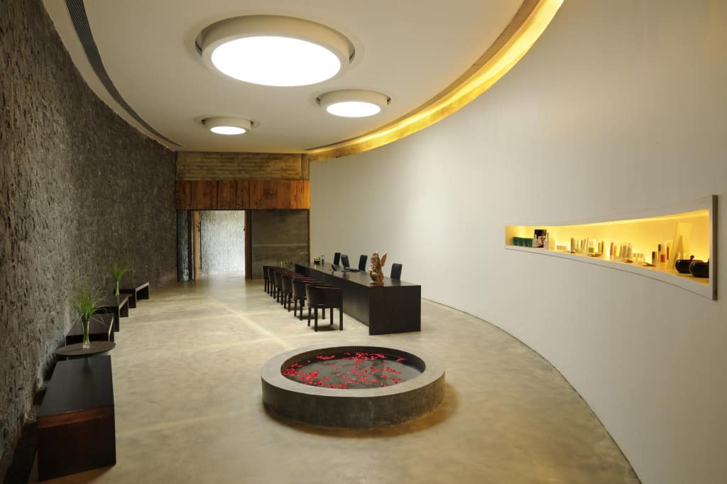 Reception to the Shillim Spa (c) 2015 Hilton Hotels & Resorts